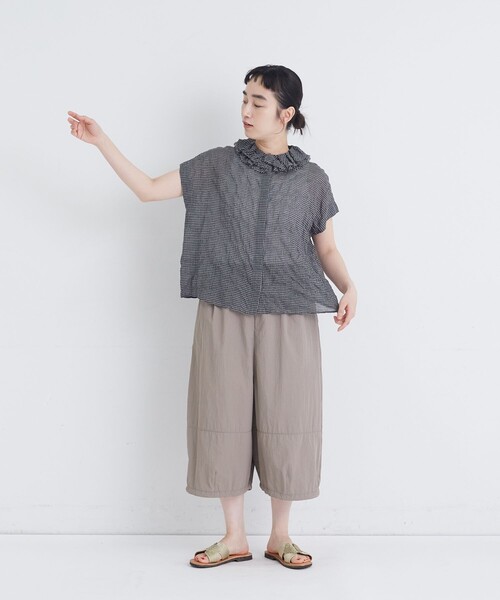 conges payes ADIEU TRISTESSE(コンジェ ペイエ アデュートリステス)の「シャーリングワイドシルエットフリルカラーブラウス(シャツ/ブラウス・レディース・パープル/ブラック系その他/ブルー系その他・38)」の22枚目の写真