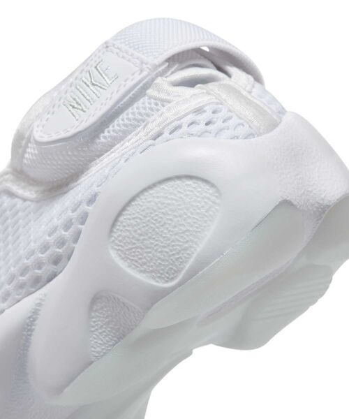 NIKE（ナイキ）の「ナイキ エア リフト ブリーズ ウィメンズシューズ / Nike Air Rift Breathe Women's Shoes 848386-100 White（スニーカー・レディース・ホワイト・24/23/26/25）」の8枚目の写真