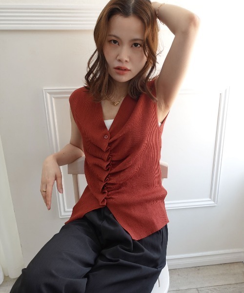 CORNERS(コーナーズ)の「フロントギャザーノースリニット(ニット/セーター・レディース・グレイッシュベージュ/ブラック/アイボリー/ボルドー・M)」の18枚目の写真
