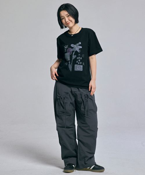 AWESOME STUDIO(オーサムスタジオ)の「フラワーアートワークトップ ブラック(Tシャツ/カットソー・レディース・ブラック・FREE)」の4枚目の写真