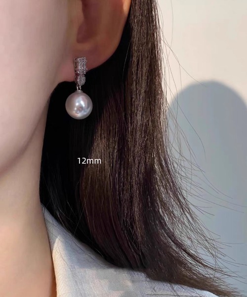 LA VORAGINE(ラ ヴォラジネ)の「ダイアナ風エコパールイヤリング ジルコニア付き 2 サイズ(イヤリング・レディース・Silver/ゴールド・XL/2XL/L)」の4枚目の写真