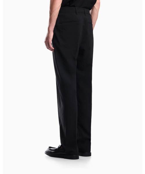 EMPORIO ARMANI(エンポリオアルマーニ)の「<ZOZO限定>【エンポリオ アルマーニ】タック入りパンツ テクニカルシアサッカー ファブリック(チノパンツ・メンズ・ブラック・46/54/52/50/48)」の4枚目の写真