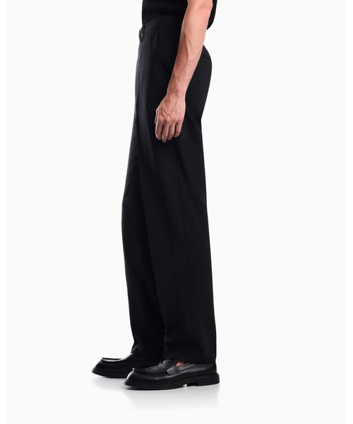 EMPORIO ARMANI(エンポリオアルマーニ)の「<ZOZO限定>【エンポリオ アルマーニ】タック入りパンツ テクニカルシアサッカー ファブリック(チノパンツ・メンズ・ブラック・46/54/52/50/48)」の3枚目の写真