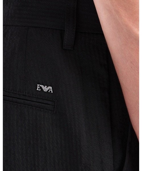 EMPORIO ARMANI(エンポリオアルマーニ)の「<ZOZO限定>【エンポリオ アルマーニ】タック入りパンツ テクニカルシアサッカー ファブリック(チノパンツ・メンズ・ブラック・46/54/52/50/48)」の5枚目の写真
