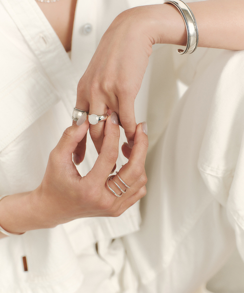 Lilas(リラ)の「【SAMH by LILAS】 MELTED MOON RING SV(リング・レディース・シルバー・11/13/15 )」の2枚目の写真