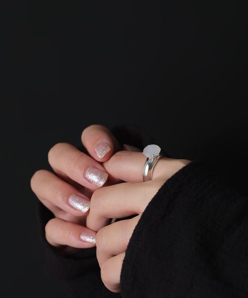 Lilas(リラ)の「【SAMH by LILAS】 MELTED MOON RING SV(リング・レディース・シルバー・11/13/15 )」の12枚目の写真