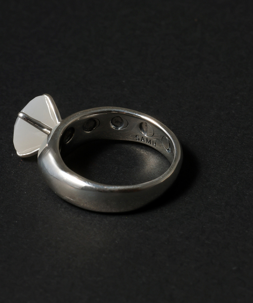Lilas(リラ)の「【SAMH by LILAS】 MELTED MOON RING SV(リング・レディース・シルバー・11/13/15 )」の17枚目の写真