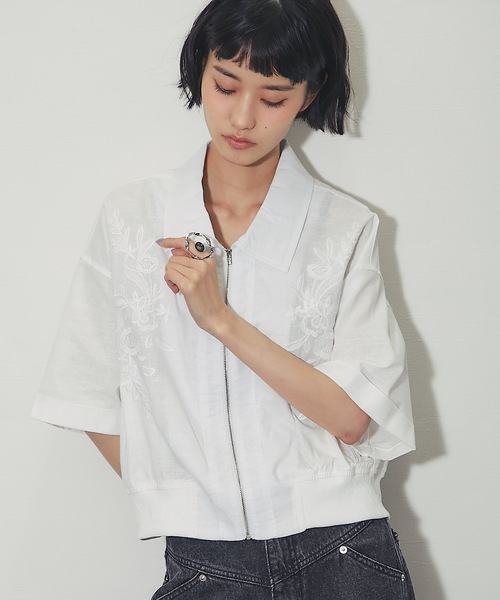 ANOTHER S(アナザーエス)の「ハーフスリーブ刺繍シャツ(シャツ/ブラウス・レディース・ホワイト/ブラック・FREE)」の11枚目の写真