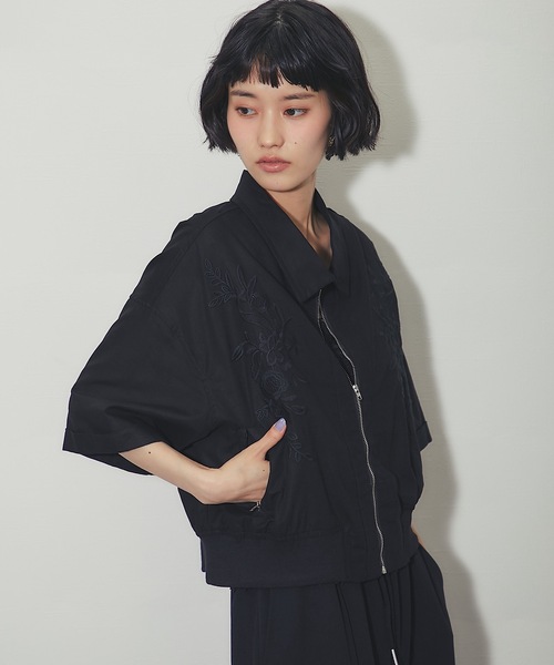 ANOTHER S(アナザーエス)の「ハーフスリーブ刺繍シャツ(シャツ/ブラウス・レディース・ホワイト/ブラック・FREE)」の6枚目の写真