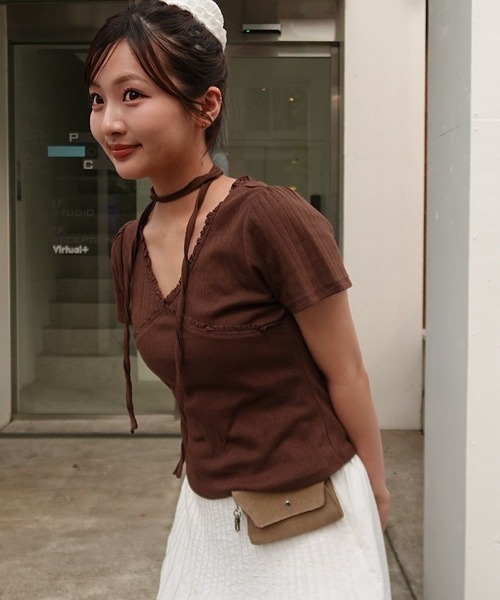 Kastane(カスタネ)の「【デコルテ映え】ミニビスケットTee(Tシャツ/カットソー・レディース・ネイビー/ブラウン/オフホワイト/グレー/アイボリー・FREE)」の5枚目の写真
