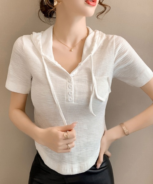 2ly2(トゥーリートゥー)の「ワッフルリブ フード付き ヘンリーネック 半袖カットソー リブトップス コンパクトTシャツ(ニット/セーター・レディース・ホワイト/ブルー・FREE)」の2枚目の写真