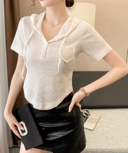 2ly2(トゥーリートゥー)の「ワッフルリブ フード付き ヘンリーネック 半袖カットソー リブトップス コンパクトTシャツ(ニット/セーター・レディース・ホワイト/ブルー・FREE)」の3枚目の写真
