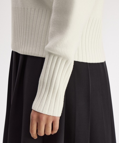 FRED PERRY（フレッドペリー）の「Bold Tipped V-Neck Jumper／ボールドティップドVネックニット（ニット/セーター・レディース・ベージュ・10）」の4枚目の写真