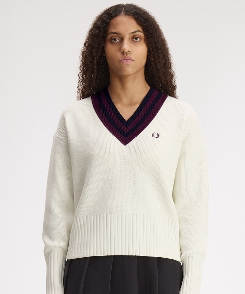 FRED PERRY（フレッドペリー）の「Bold Tipped V-Neck Jumper／ボールドティップドVネックニット（ニット/セーター・レディース・ベージュ・10）」の5枚目の写真