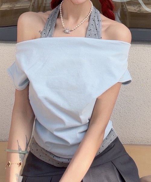 Chiina(チーナ)の「【Chiina】ホルターネックオフショルトップス(Tシャツ/カットソー・レディース・ライトブルーグレー/ブラック/ホワイト・FREE)」の7枚目の写真