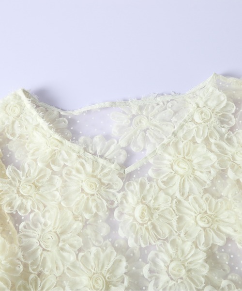 AMELY(エミリー)の「フラワーレース×ドット シアーブラウス(シャツ/ブラウス・レディース・ブラック/アイボリー・フリー)」の7枚目の写真