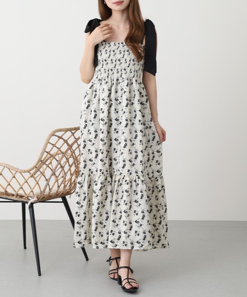 Ree&Mee(リーアンドミー)の「Ree&Mee 肩リボン 花 ドットプリント シャーリング キャミワンピ ワンピース(ワンピース・レディース・ブラック系2/ブラック系1/アイボリー系2/アイボリー系1・M)」の8枚目の写真