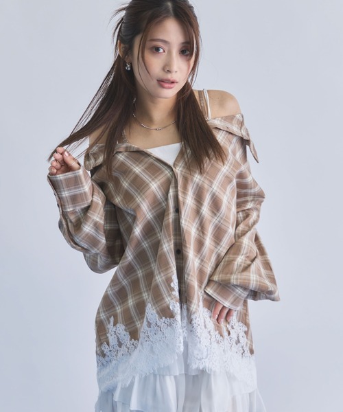 archives(アルシーヴ)の「レースコンビチェック2wayオフショルシャツ(シャツ/ブラウス・レディース・ベージュ/ネイビー/ブラウン・MEDIUM)」の1枚目の写真