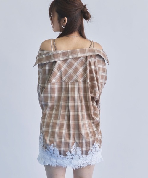 archives(アルシーヴ)の「レースコンビチェック2wayオフショルシャツ(シャツ/ブラウス・レディース・ベージュ/ネイビー/ブラウン・MEDIUM)」の4枚目の写真