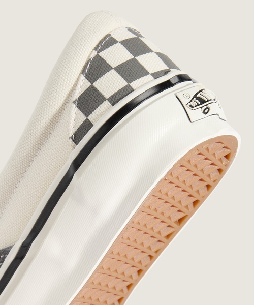 VANS(バンズ)の「VANS PREMIUM スリッポン / LX Classic Slip-On 98 CHECKERB VN000D9PPWT1(スリッポン・メンズ・ダークグレー・11/6/8/10/9/8.5/9.5/10.5/6.5/7/5.5)」の5枚目の写真