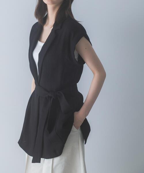 URBAN RESEARCH ROSSO WOMEN(アーバンリサーチ ロッソ)の「ベルテッドウエストシェイプジレ(ダウンベスト・レディース・ライトベージュ/ブラック・FREE)」の2枚目の写真