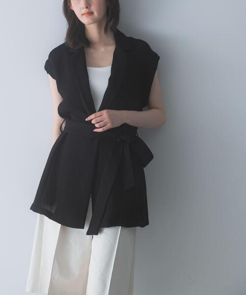 URBAN RESEARCH ROSSO WOMEN(アーバンリサーチ ロッソ)の「ベルテッドウエストシェイプジレ(ダウンベスト・レディース・ライトベージュ/ブラック・FREE)」の21枚目の写真