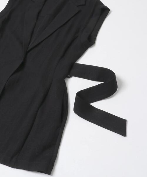 URBAN RESEARCH ROSSO WOMEN(アーバンリサーチ ロッソ)の「ベルテッドウエストシェイプジレ(ダウンベスト・レディース・ライトベージュ/ブラック・FREE)」の16枚目の写真