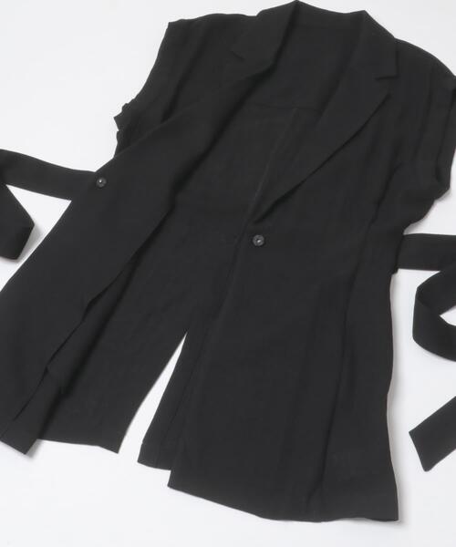 URBAN RESEARCH ROSSO WOMEN(アーバンリサーチ ロッソ)の「ベルテッドウエストシェイプジレ(ダウンベスト・レディース・ライトベージュ/ブラック・FREE)」の17枚目の写真