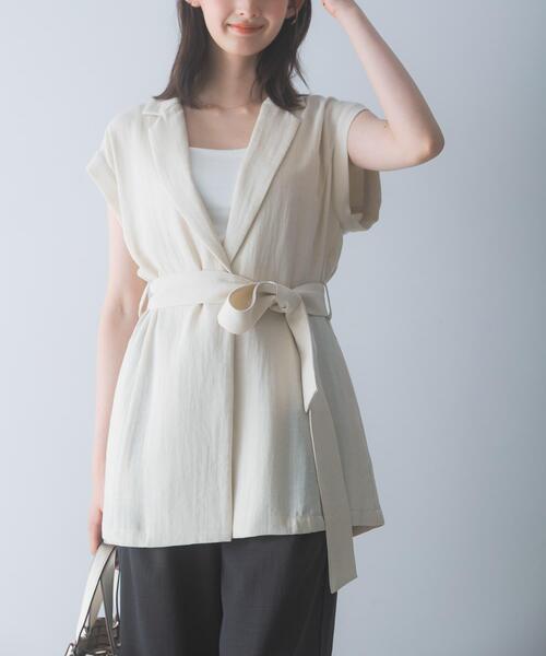 URBAN RESEARCH ROSSO WOMEN(アーバンリサーチ ロッソ)の「ベルテッドウエストシェイプジレ(ダウンベスト・レディース・ライトベージュ/ブラック・FREE)」の10枚目の写真