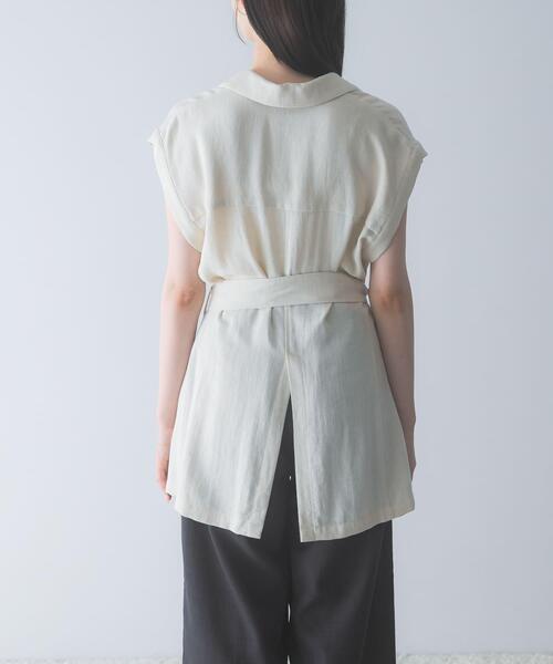 URBAN RESEARCH ROSSO WOMEN(アーバンリサーチ ロッソ)の「ベルテッドウエストシェイプジレ(ダウンベスト・レディース・ライトベージュ/ブラック・FREE)」の5枚目の写真