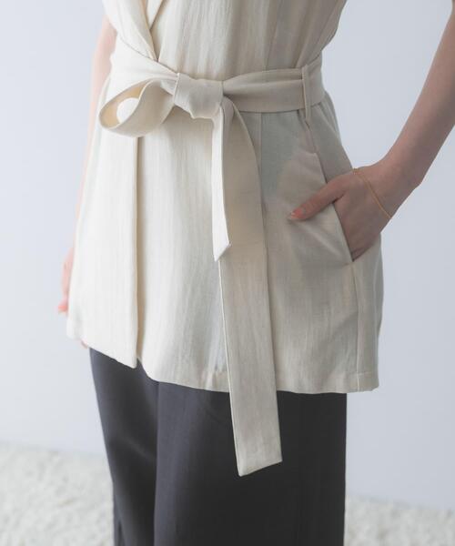 URBAN RESEARCH ROSSO WOMEN(アーバンリサーチ ロッソ)の「ベルテッドウエストシェイプジレ(ダウンベスト・レディース・ライトベージュ/ブラック・FREE)」の7枚目の写真