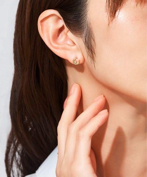Jewel closet by L&Co.(ジュエルクローゼットバイエルアンドコー)の「K10 ムーン ピアス(ピアス(両耳用)・レディース・イエローゴールド/ホワイトゴールド/ピンクゴールド・FREE)」の5枚目の写真