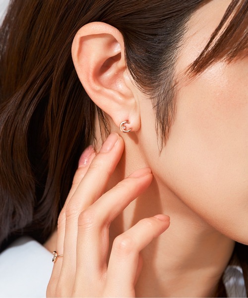 Jewel closet by L&Co.(ジュエルクローゼットバイエルアンドコー)の「K10 ムーン ピアス(ピアス(両耳用)・レディース・イエローゴールド/ホワイトゴールド/ピンクゴールド・FREE)」の7枚目の写真
