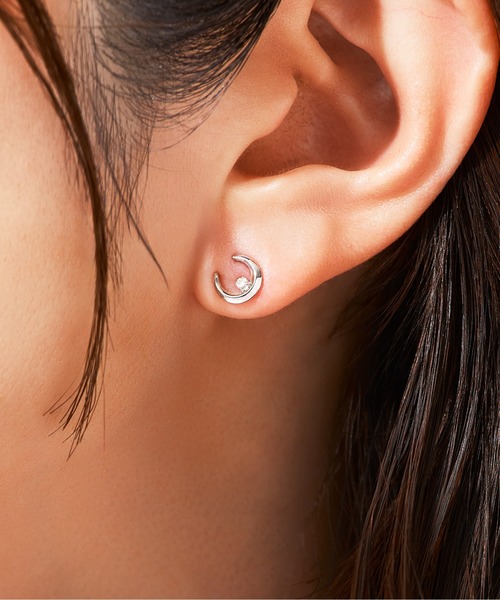 Jewel closet by L&Co.(ジュエルクローゼットバイエルアンドコー)の「K10 ムーン ピアス(ピアス(両耳用)・レディース・イエローゴールド/ホワイトゴールド/ピンクゴールド・FREE)」の8枚目の写真