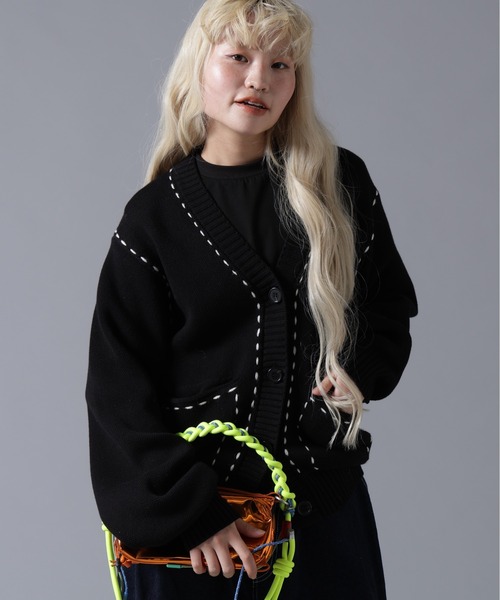 BEAVER(ビーバー)の「B omnivore/ビーオムニボー STITCH KNIT CARDIGAN(カーディガン/ボレロ・レディース・ブラック/ブラウン/グレー/オフホワイト・FREE)」の2枚目の写真