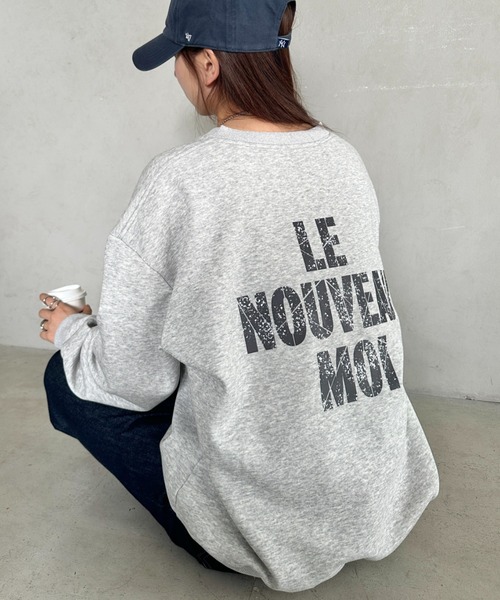 MYMOOD.(マイムード)の「カジュアルスタイリングの主役フロントバックプリント ビックシルエットプルオーバー(スウェット・レディース・グレー/オートミール・FREE)」の4枚目の写真