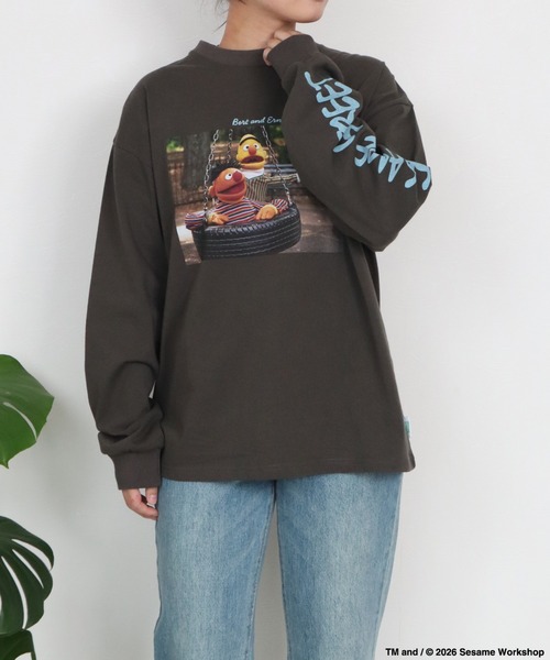 Ha-Li-C STORE(ハリックストア)の「【セサミストリート】袖プリントロンT(Tシャツ/カットソー・メンズ・オフホワイト/ライトブルー/チャコールグレー/ピンク・X-LARGE/LARGE/MEDIUM)」の5枚目の写真