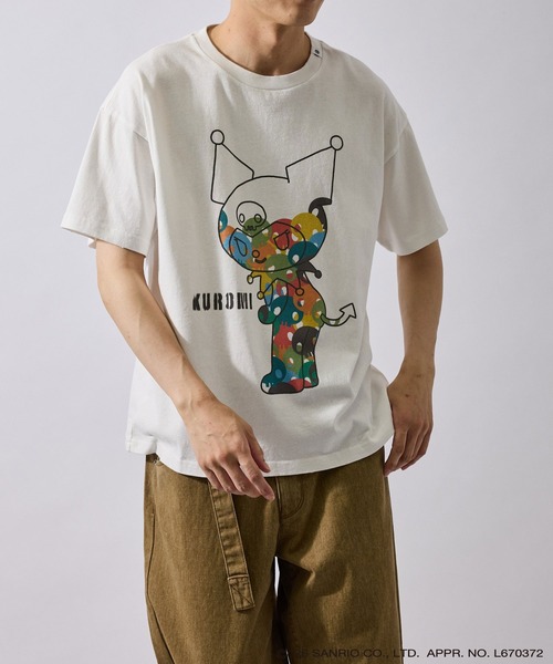le cercle ADAM ET ROPE'(ルセルクルアダムエロペ)の「【KUROMI/ BLACK DESIGN SERIES別注】フロントデザインTシャツ(Tシャツ/カットソー・メンズ・ホワイト/チャコールグレー・L/LL/M)」の5枚目の写真