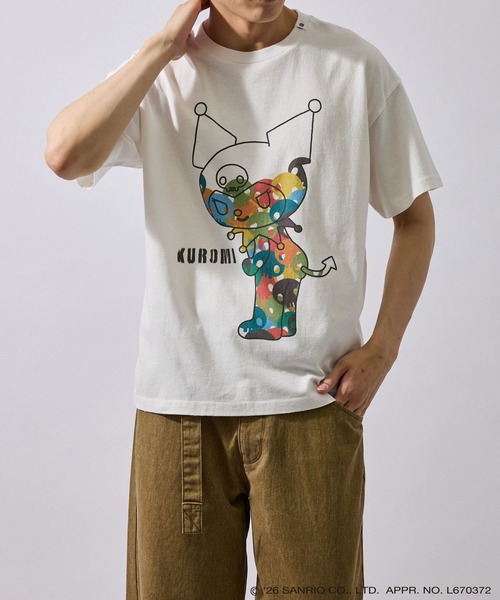 le cercle ADAM ET ROPE'(ルセルクルアダムエロペ)の「【KUROMI/ BLACK DESIGN SERIES別注】フロントデザインTシャツ(Tシャツ/カットソー・メンズ・ホワイト/チャコールグレー・L/LL/M)」の6枚目の写真
