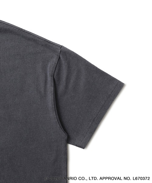 le cercle ADAM ET ROPE'(ルセルクルアダムエロペ)の「【KUROMI/ BLACK DESIGN SERIES別注】フロントデザインTシャツ(Tシャツ/カットソー・メンズ・ホワイト/チャコールグレー・L/LL/M)」の13枚目の写真