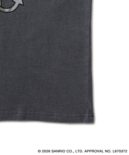 le cercle ADAM ET ROPE'(ルセルクルアダムエロペ)の「【KUROMI/ BLACK DESIGN SERIES別注】フロントデザインTシャツ(Tシャツ/カットソー・メンズ・ホワイト/チャコールグレー・L/LL/M)」の18枚目の写真