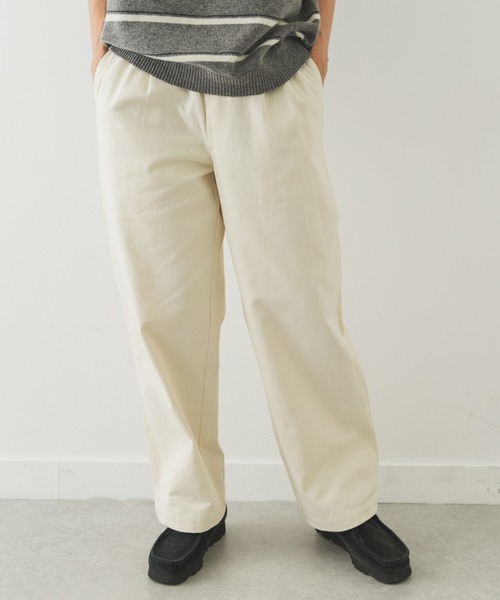 URBAN RESEARCH Sonny Label（アーバンリサーチサニーレーベル）の「ワイドタックチノイージーパンツ（その他パンツ・メンズ・ブラック/オフホワイト/ベージュ・LARGE/MEDIUM）」の4枚目の写真