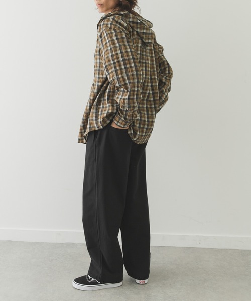URBAN RESEARCH Sonny Label（アーバンリサーチサニーレーベル）の「ワイドタックチノイージーパンツ（その他パンツ・メンズ・ブラック/オフホワイト/ベージュ・LARGE/MEDIUM）」の14枚目の写真