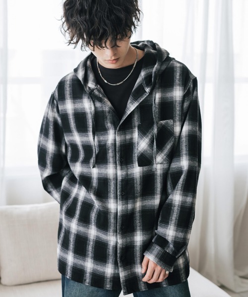Rocky Monroe(ロッキーモンロー)の「フランネル オーバーサイズ長袖フードチェックシャツ フーディーシャツ(シャツ/ブラウス・メンズ・ブラウン/ブラック/ホワイト/ブラック×ベージュ/ブラウン系・XL/L/M)」の2枚目の写真