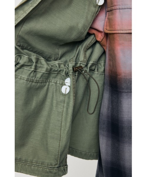 MOUSSY(マウジー)の「BACKSATIN BDU ジャケット(ミリタリージャケット・レディース・ライトブラック/カーキ・FREE)」の15枚目の写真