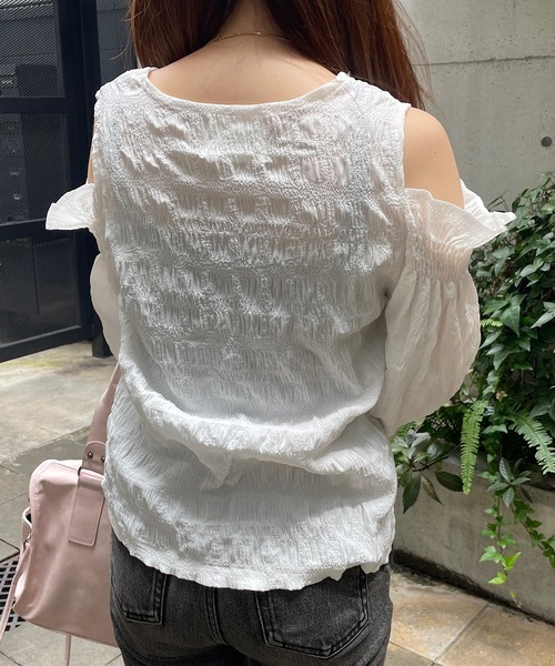 ROGER AND RAW(ロジャーアンドロウ)の「シャーリング肩開きパフスリーブブラウス(シャツ/ブラウス・レディース・ブラック/ホワイト・FREE)」の19枚目の写真