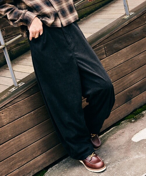 FREAK'S STORE(フリークスストア)の「限定展開 コーデュロイ バレルレッグ パンツ(その他パンツ・メンズ・ベージュ/ブラウン/チャコールグレー/ブラック・LARGE/MEDIUM/SMALL)」の2枚目の写真