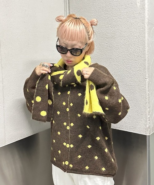 Alley Tokyo(アリートーキョー)の「マフラーセットのドットニット(ニット/セーター・レディース・グレー/オフホワイト/ブラウン・FREE)」の4枚目の写真