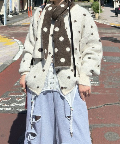 Alley Tokyo(アリートーキョー)の「マフラーセットのドットニット(ニット/セーター・レディース・グレー/オフホワイト/ブラウン・FREE)」の8枚目の写真