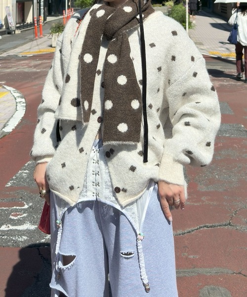 Alley Tokyo(アリートーキョー)の「マフラーセットのドットニット(ニット/セーター・レディース・グレー/オフホワイト/ブラウン・FREE)」の22枚目の写真